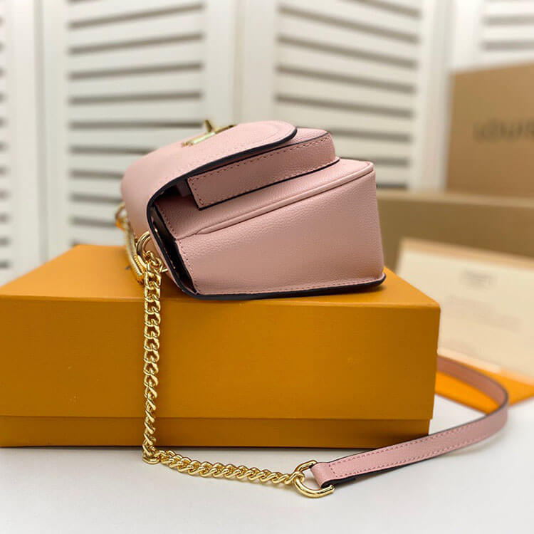 CHANEL Classic Flap Medium
