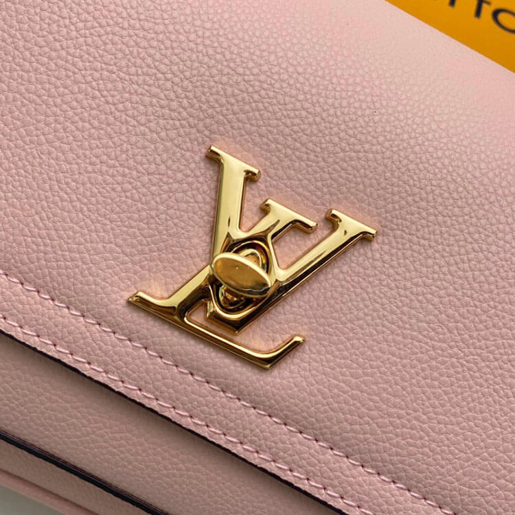 CHANEL Classic Flap Medium