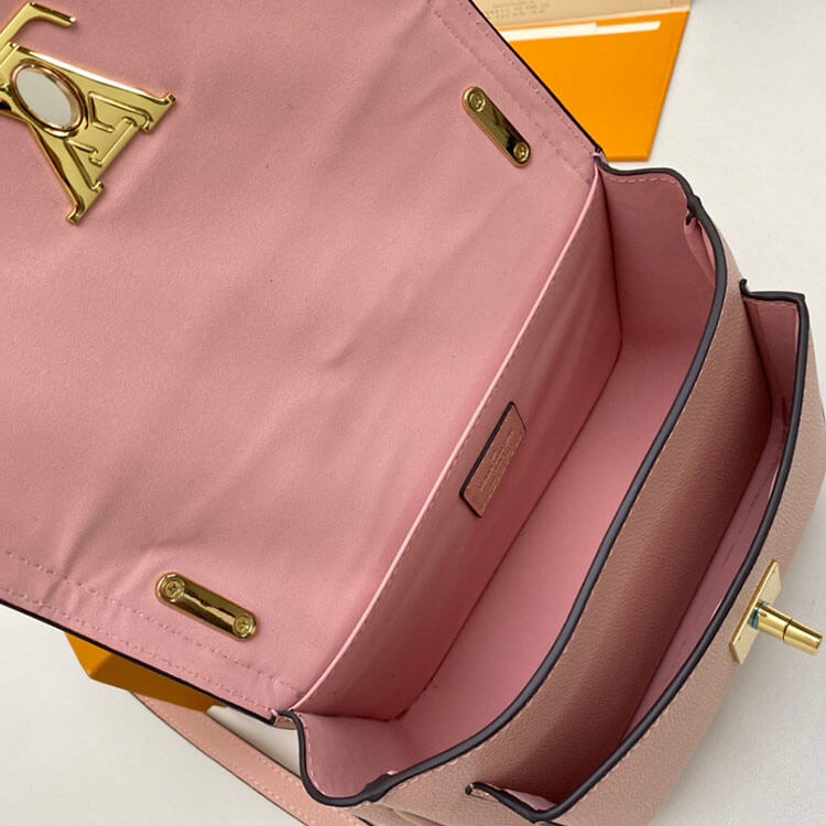 CHANEL Classic Flap Medium