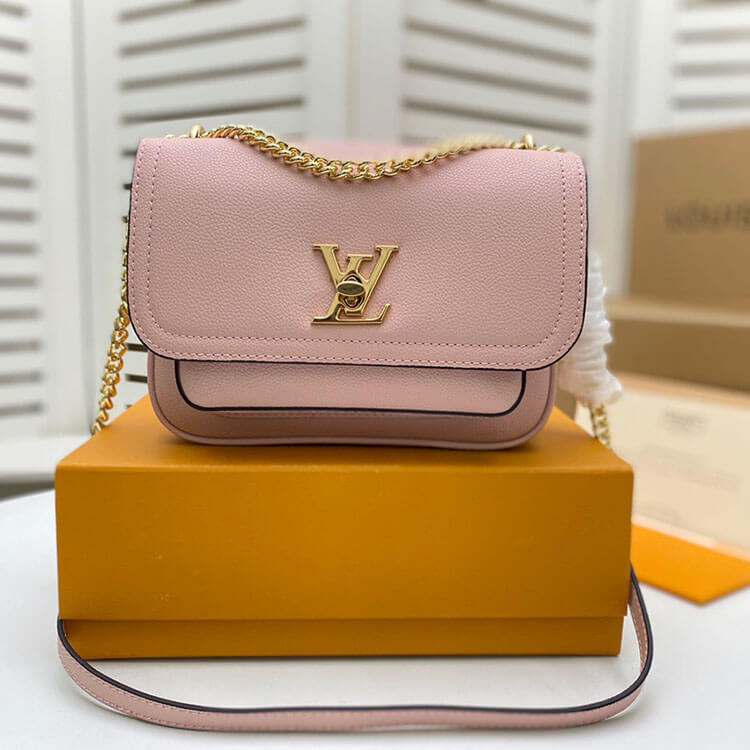 CHANEL Classic Flap Medium