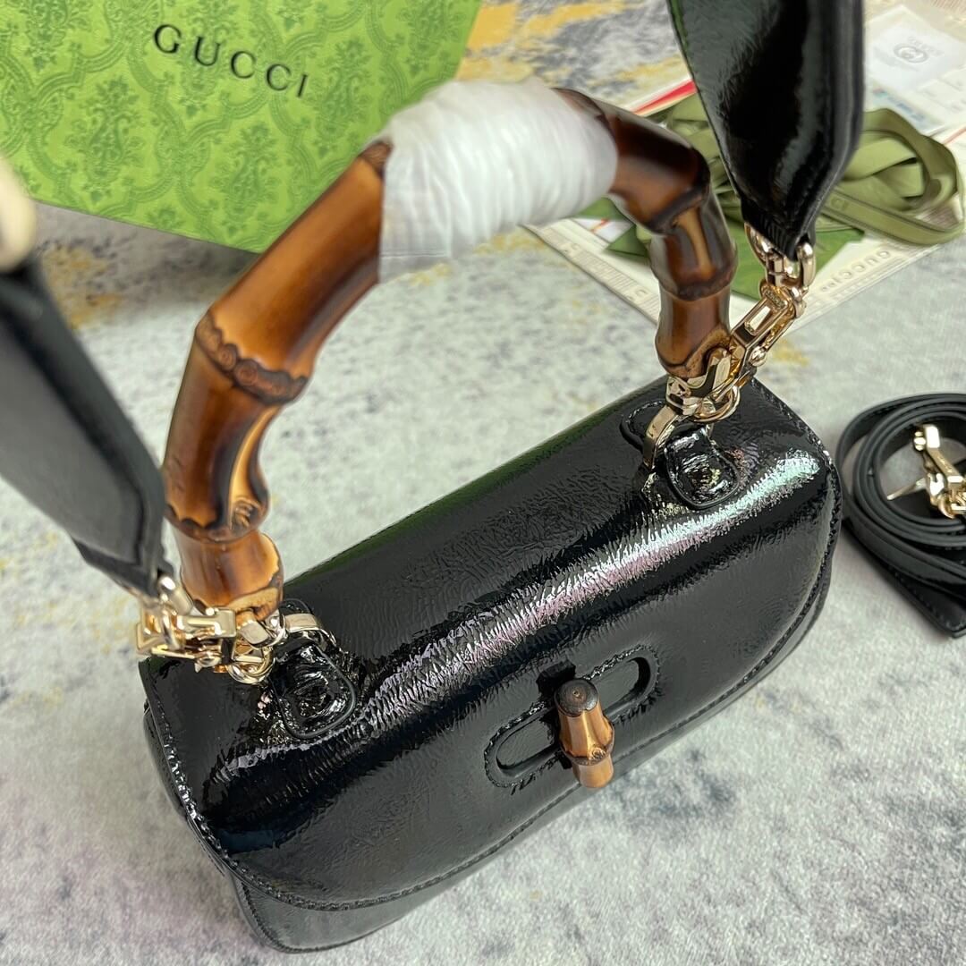 LV Liv Pochette