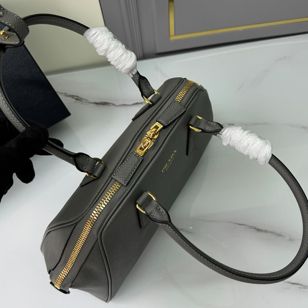 Prada Medium Saffiano leather bag(high-end grade)
