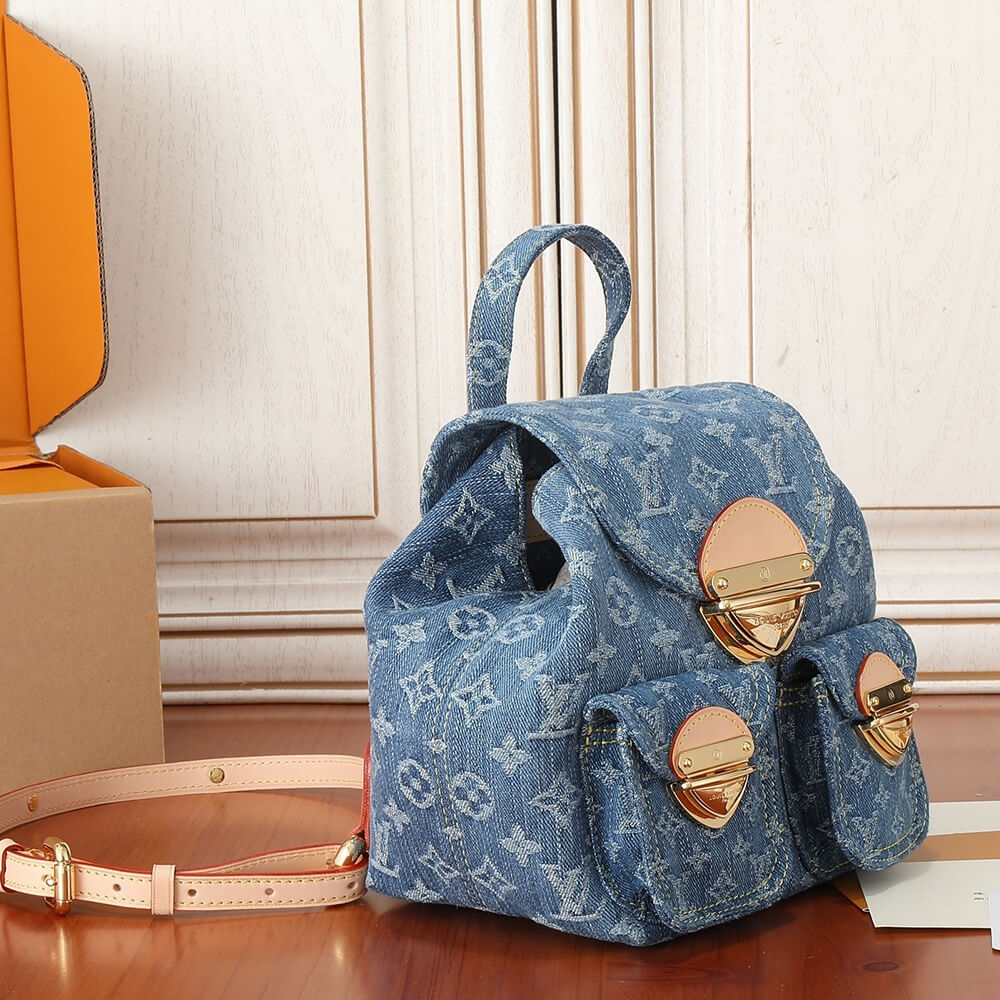 CHANEL BACKPACK(HIGH-END GRADE)