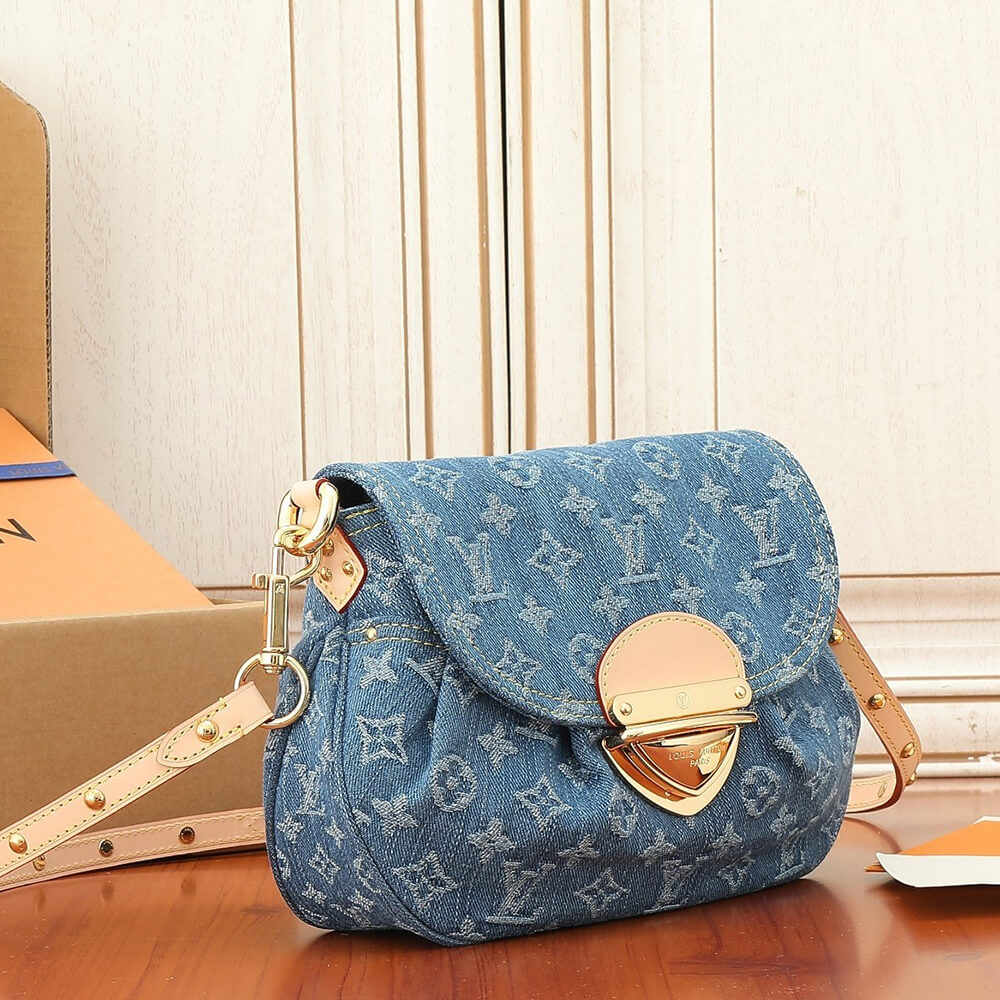 CHANEL BACKPACK(HIGH-END GRADE)