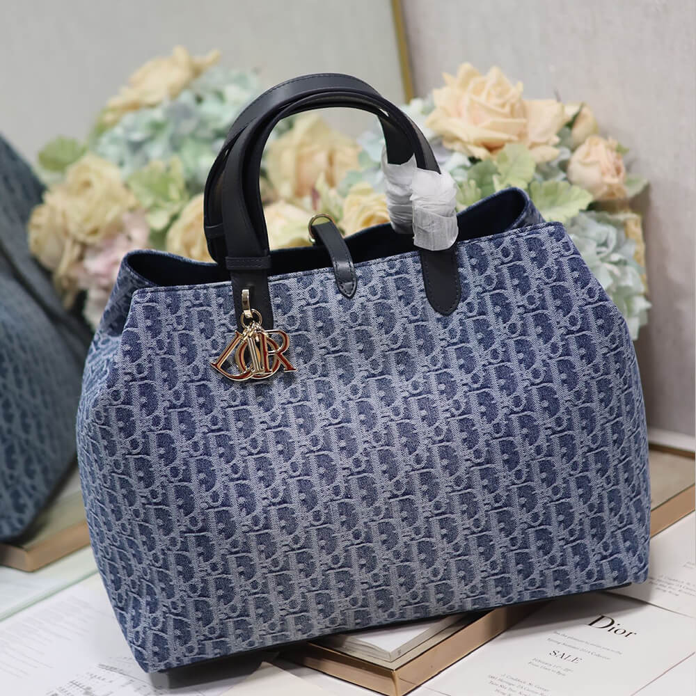 LARGE BOY CHANEL HANDBAG(HIGH-END GRADE)