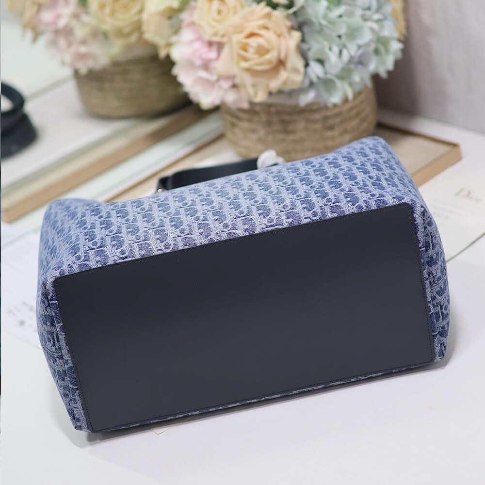 LARGE BOY CHANEL HANDBAG(HIGH-END GRADE)