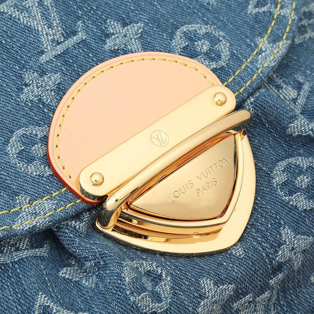CHANEL BACKPACK(HIGH-END GRADE)