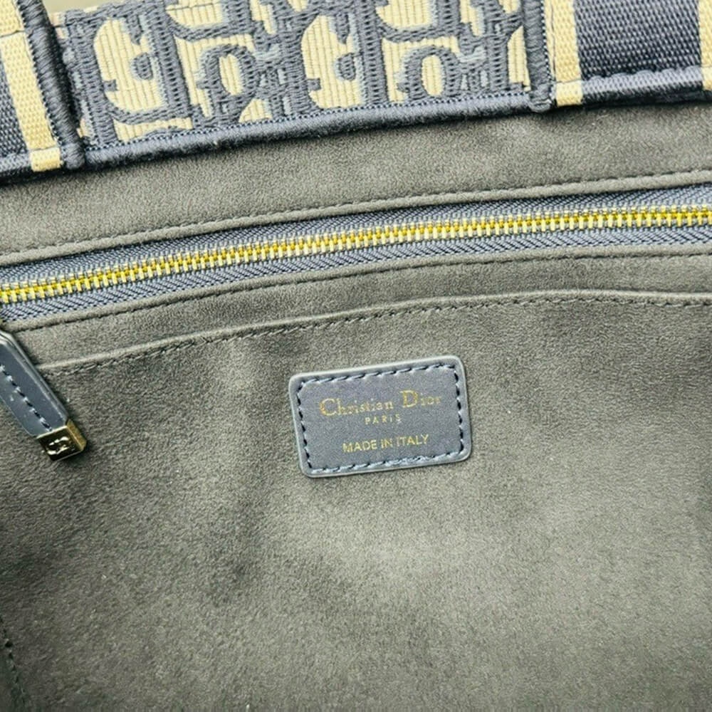 medium D*or book tote