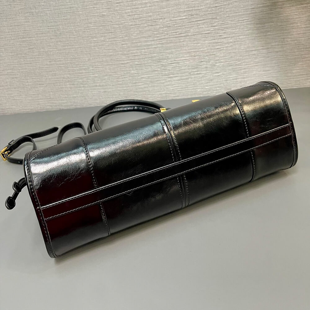 Prada Medium leather handbag(high-end grade)