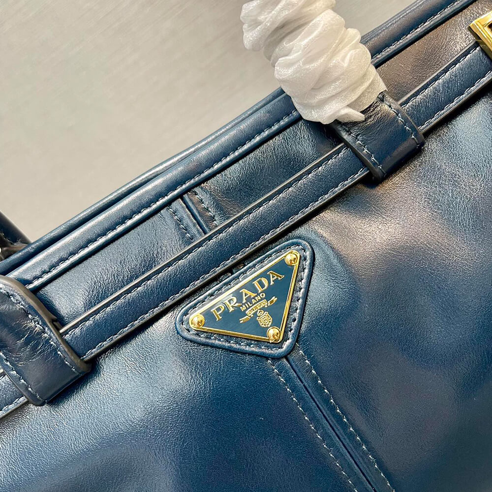 Prada Medium leather handbag(high-end grade)