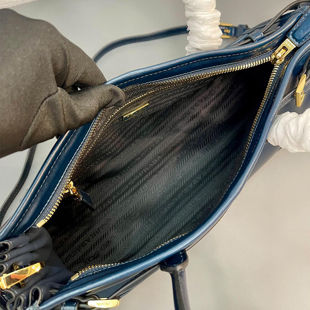 Prada Medium leather handbag(high-end grade)